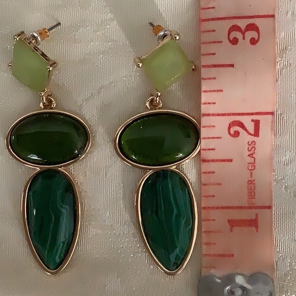 Avon Green Earrings - Picture 3 of 6